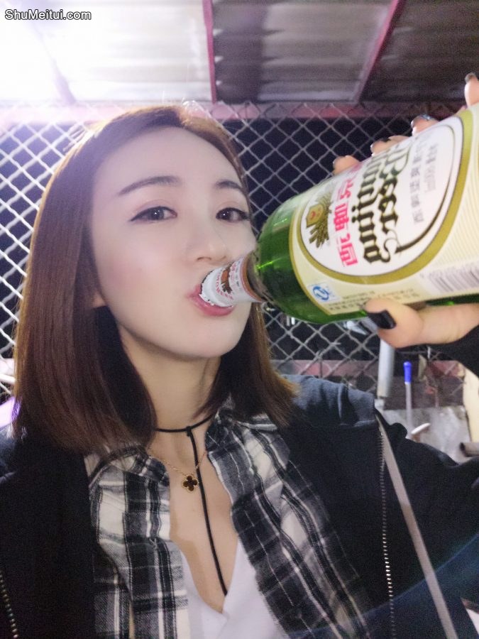 喜欢去山里游玩的有情调美妇香香这腿这身材太美了[第10张/共20张]