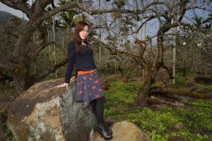 花裙黑高跟的美妇周末爬个小山，熟女进行时