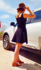 透视牛仔短裤的草帽姐妥妥的西北范不做作