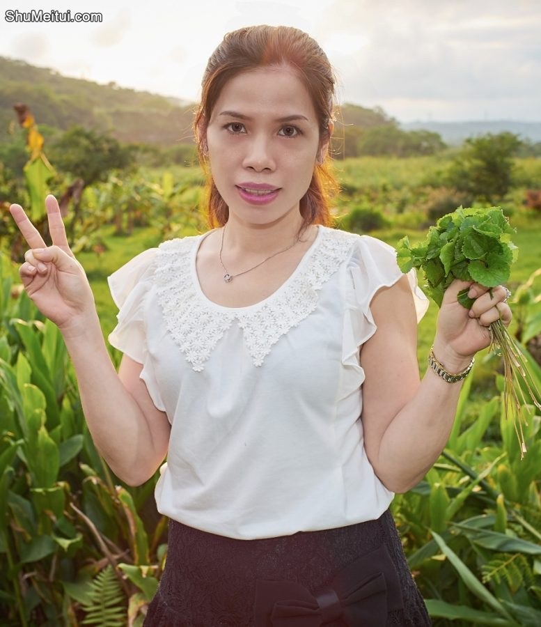 熟女王翠嫂超短裙小树林里诱惑摆拍此处省去一万字[第16张/共19张]