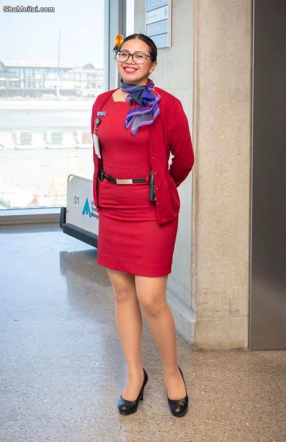 国外甜美熟妇空姐，大红制服好有喜感关键是真漂亮[第7张/共8张]