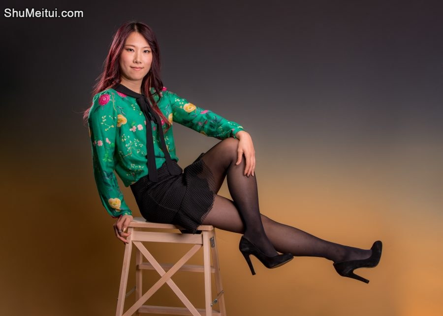 年轻性感熟妇辛迪拍了套写真，离异老板没要钱还跟他表白了[第12张/共12张]