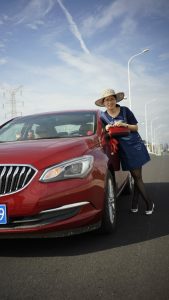 辣妈三七美妇黑丝花裙郊外一日游