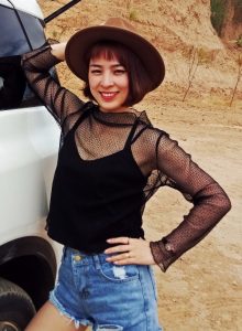 透视牛仔短裤的草帽姐妥妥的西北范不做作