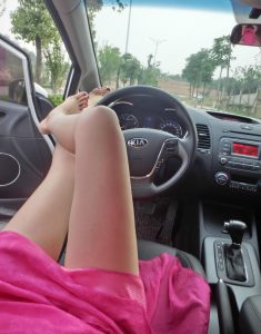 长相甜美身材火辣的性感美妇装纯洁，卡哇伊