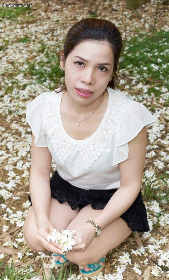 熟女王翠嫂超短裙小树林里诱惑摆拍此处省去一万字[第1张/共19张]