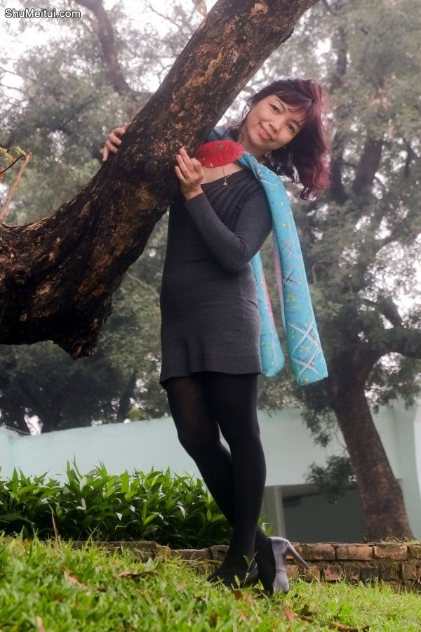 两位成熟美女大姐结伴拍照穿厚丝袜的腿型不错[第29张/共35张]