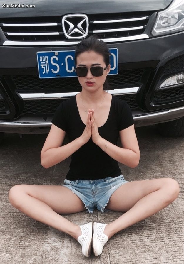 身材苗条的美妇姐姐短裤超短好清凉呀，适合抄底[第4张/共18张]