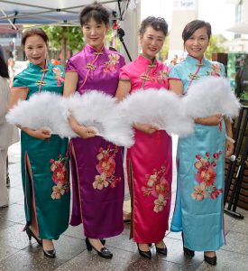 老年模特队的熟女阿姨们，越活越年轻越穿越大胆呀