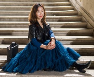 贵妇优优长裙配着黑色丝袜好高贵的气质好想占有她呀