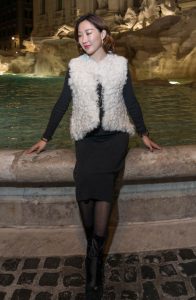 熟妇优优维也纳酒店性感摆拍，长腿透视装显得女人味十足呀