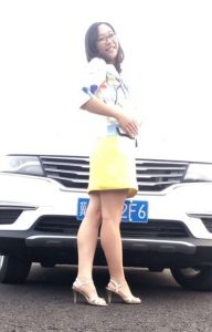 熟透的美妇狼嫂车内自拍，很是好看呀