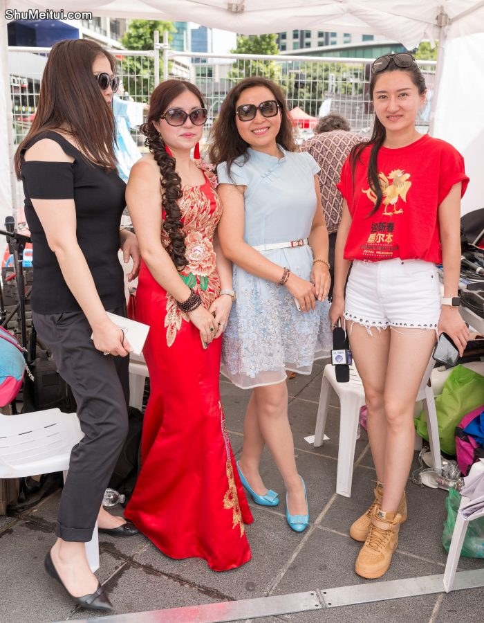 清纯的小熟女探班年长的大熟女，满眼全是大美腿呀[第3张/共10张]