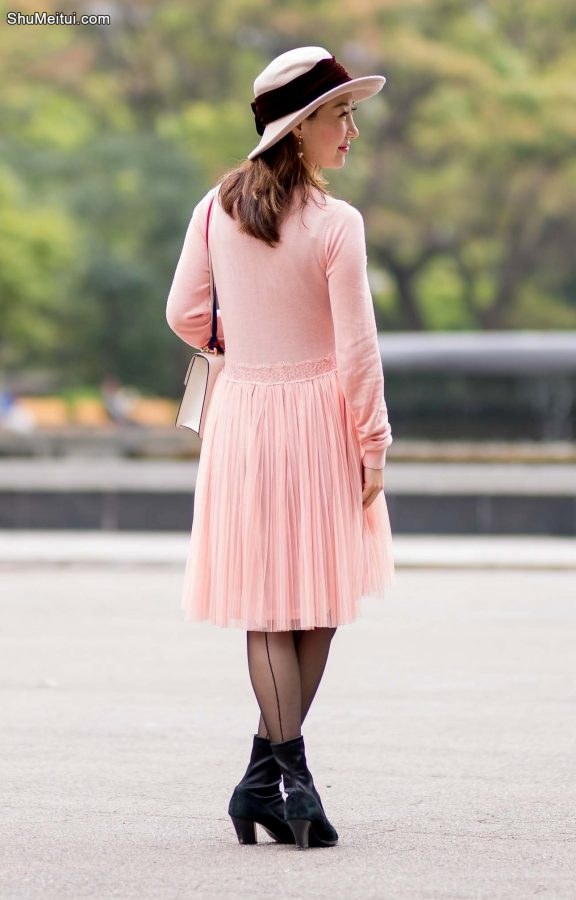 高挑美妇优优粉裙黑色丝袜，超有气质有木有[第5张/共8张]