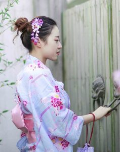 漂亮媳妇给俺当车模，还真有一股日本妹子的感觉