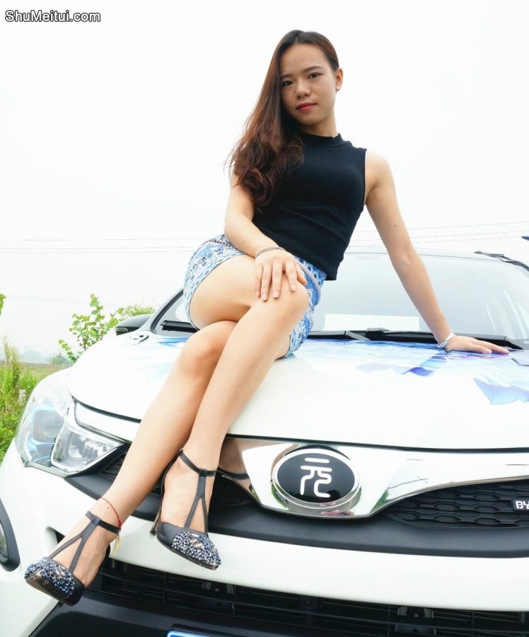 广西的小阿妹也来当媳妇车模了，熟妇的姿色很是不错哦[第2张/共16张]