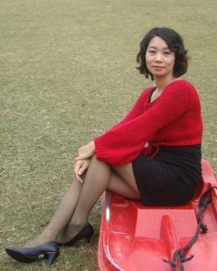 两位熟妇闺蜜玩嗨了，皮靴高跟加上黑丝韵味十足嘛