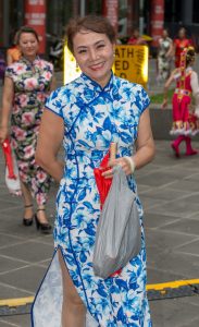 清纯的小熟女探班年长的大熟女，满眼全是大美腿呀