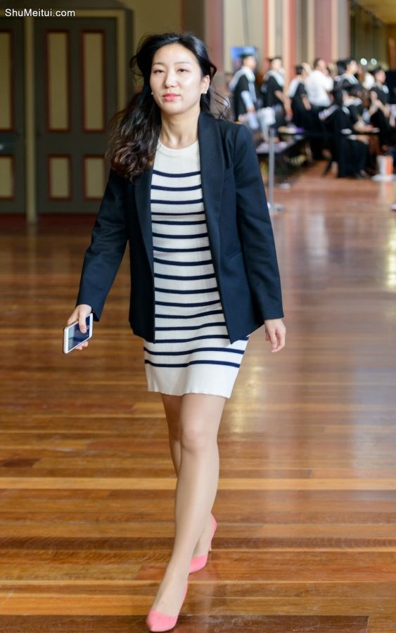 偶然拍到的熟妇老师，身材高挑模样俊俏好有气质呀[第2张/共4张]