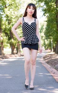 比狐狸精还诱惑的性感美妇，眼尖的朋友有亮点哦