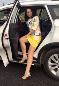 熟透的美妇狼嫂车内自拍，很是好看呀