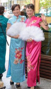 老年模特队的熟女阿姨们，越活越年轻越穿越大胆呀