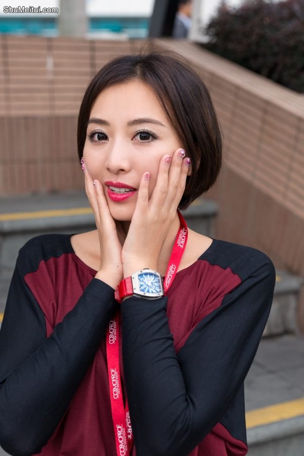 非常漂亮的高挑美妇记者，颜值气质和身材都是顶级的[第3张/共8张]