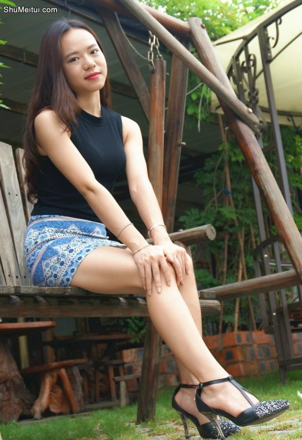 广西的小阿妹也来当媳妇车模了，熟妇的姿色很是不错哦[第10张/共16张]