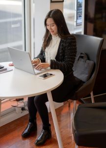 身材有些圆润的小胖女友，人长的甜美漂亮身材也很火辣哦