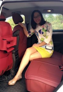 熟透的美妇狼嫂车内自拍，很是好看呀