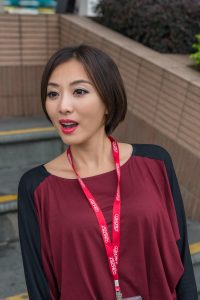 非常漂亮的高挑美妇记者，颜值气质和身材都是顶级的