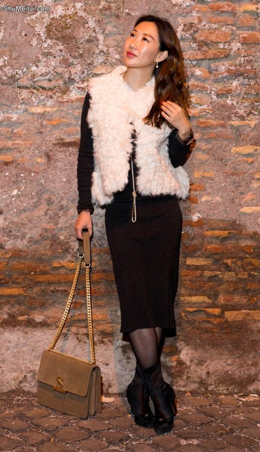 熟妇优优维也纳酒店性感摆拍，长腿透视装显得女人味十足呀[第1张/共7张]