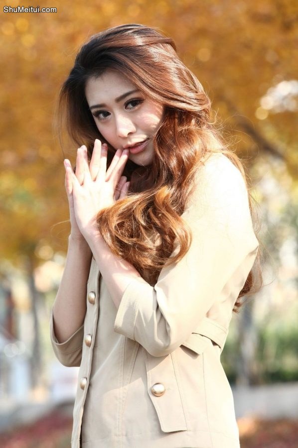 好漂亮的美妇当车模，身材和气质都是顶级的要是能约就好了[第10张/共18张]