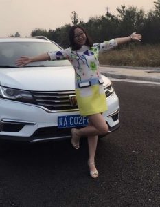 熟透的美妇狼嫂车内自拍，很是好看呀