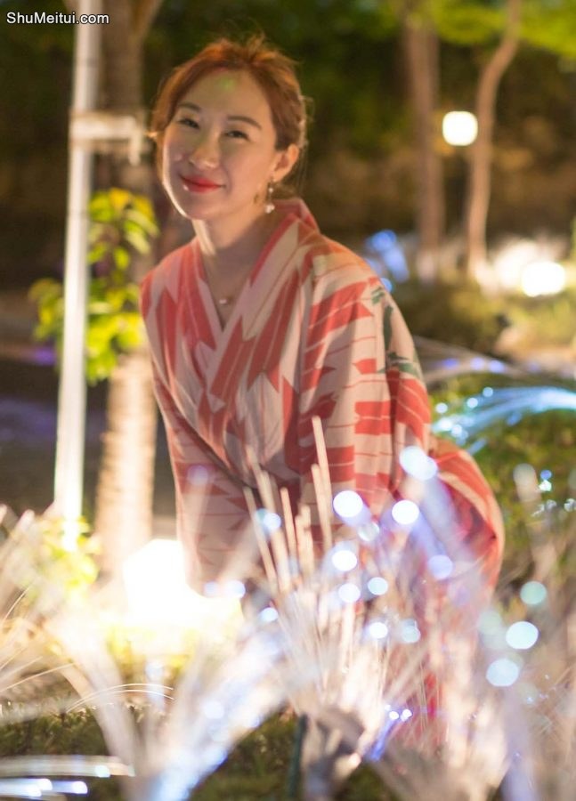 一看就是有故事的美妇，穿起和服来多了一股媚态[第2张/共9张]