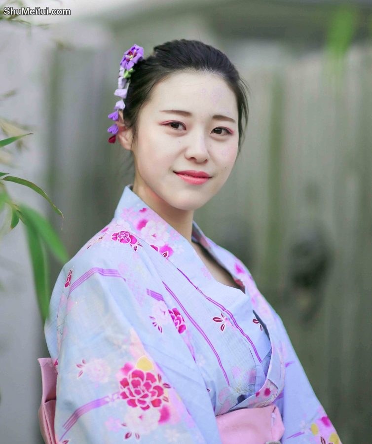 漂亮媳妇给俺当车模，还真有一股日本妹子的感觉[第1张/共9张]