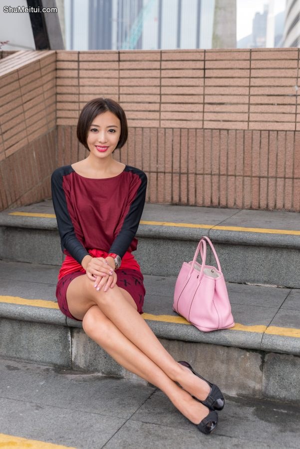 非常漂亮的高挑美妇记者，颜值气质和身材都是顶级的[第5张/共8张]