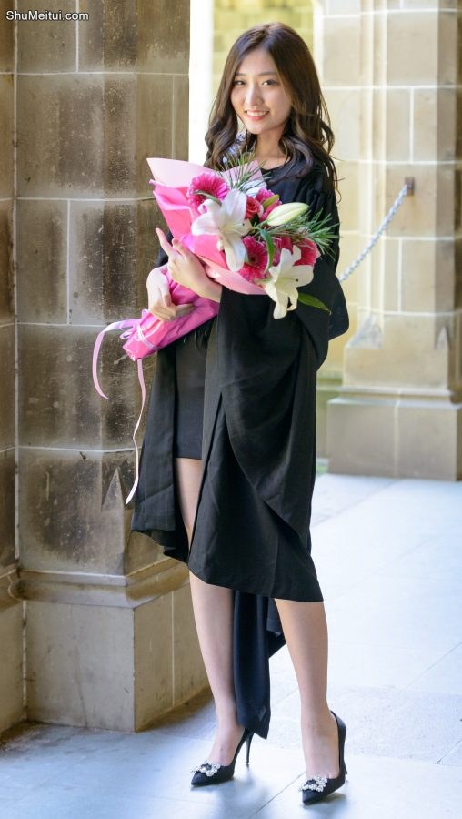 身材高挑颜值漂亮的女大学生毕业照一股清新风扑面而来[第3张/共6张]