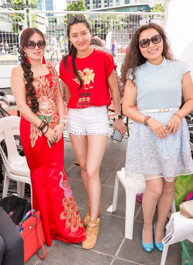 清纯的小熟女探班年长的大熟女，满眼全是大美腿呀[第2张/共10张]