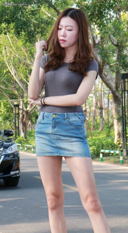 高挑熟妇俊俊酥胸大长腿微微的肚腩，身材惹火[第7张/共18张]