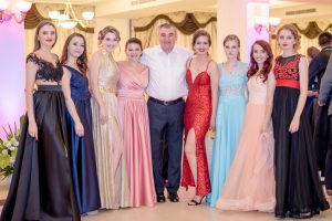 欧洲高贵的美女们聚会照片-合影部分