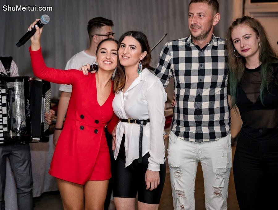 罗马尼亚美女生日派对各种美女高跟(3)[第13张/共15张]