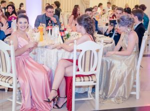 欧洲高贵的美女们聚会照片-合影部分