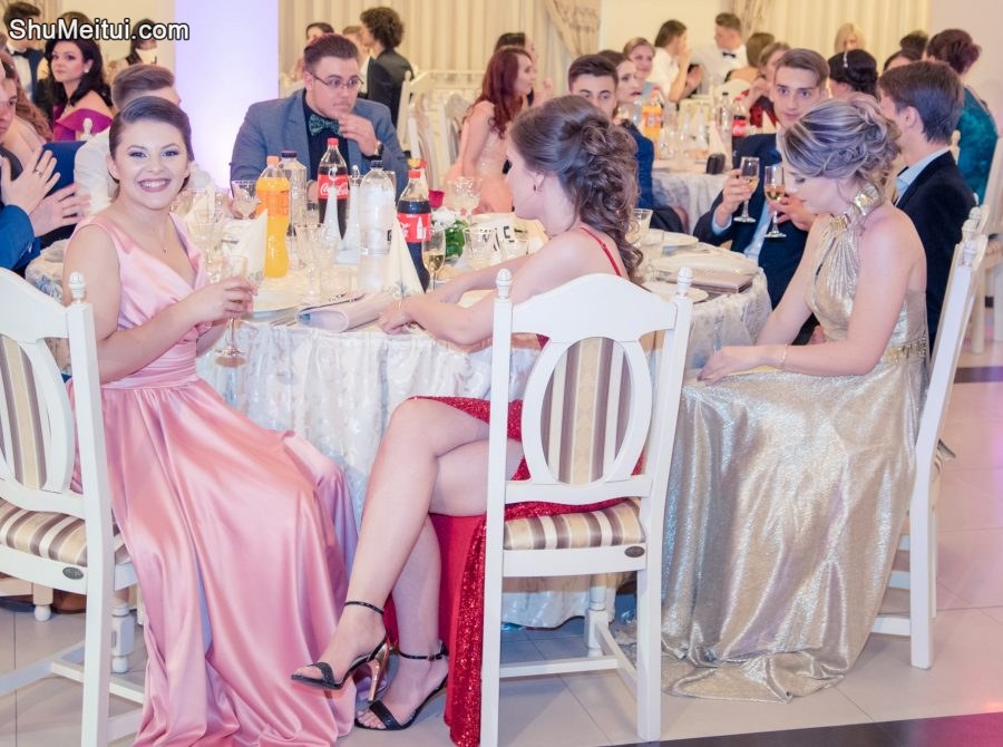 欧洲高贵的美女们聚会照片-合影部分[第1张/共35张]