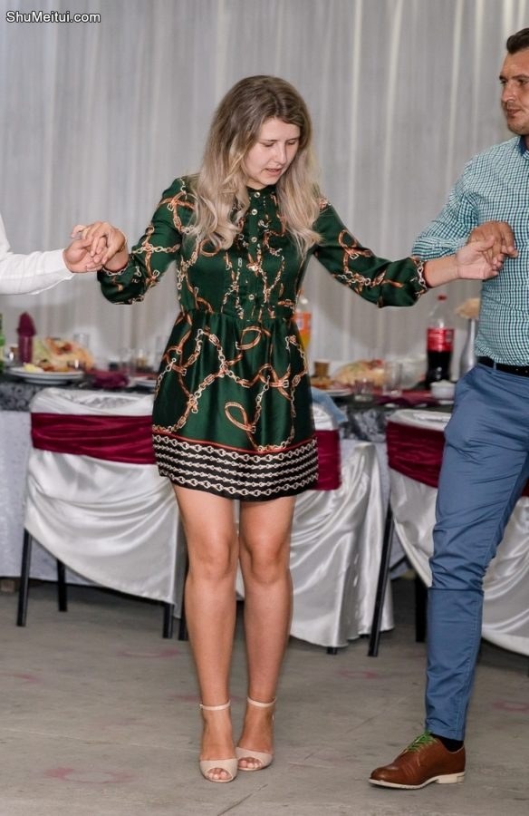 罗马尼亚美女生日派对各种美女高跟(1)[第13张/共15张]