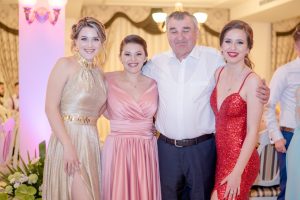 欧洲高贵的美女们聚会照片-合影部分