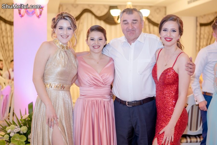 欧洲高贵的美女们聚会照片-合影部分[第34张/共35张]