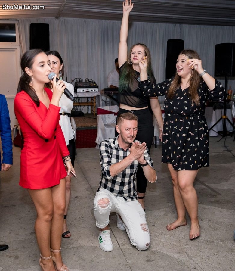 罗马尼亚美女生日派对各种美女高跟(3)[第7张/共15张]