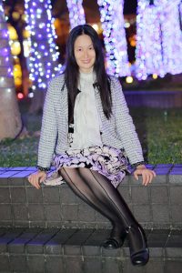 冬日里出门也不忘穿黑丝的大姐