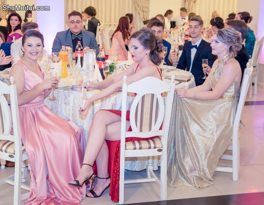 欧洲高贵的美女们聚会照片-合影部分[第2张/共35张]